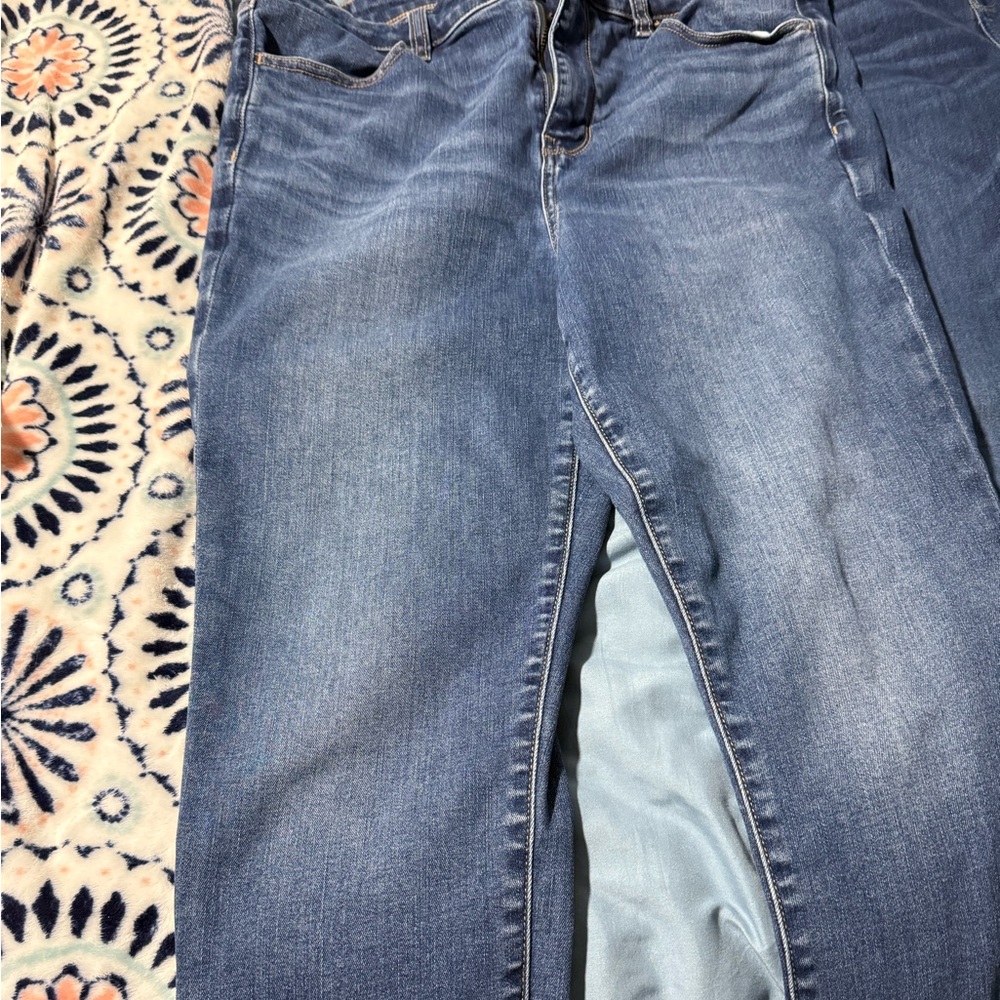 American Eagle Outfitters Light Blue Skinny Jeans